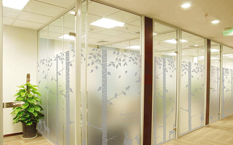 遼陽(yáng)裝修衛(wèi)生間玻璃貼膜 家裝玻璃貼膜的技巧